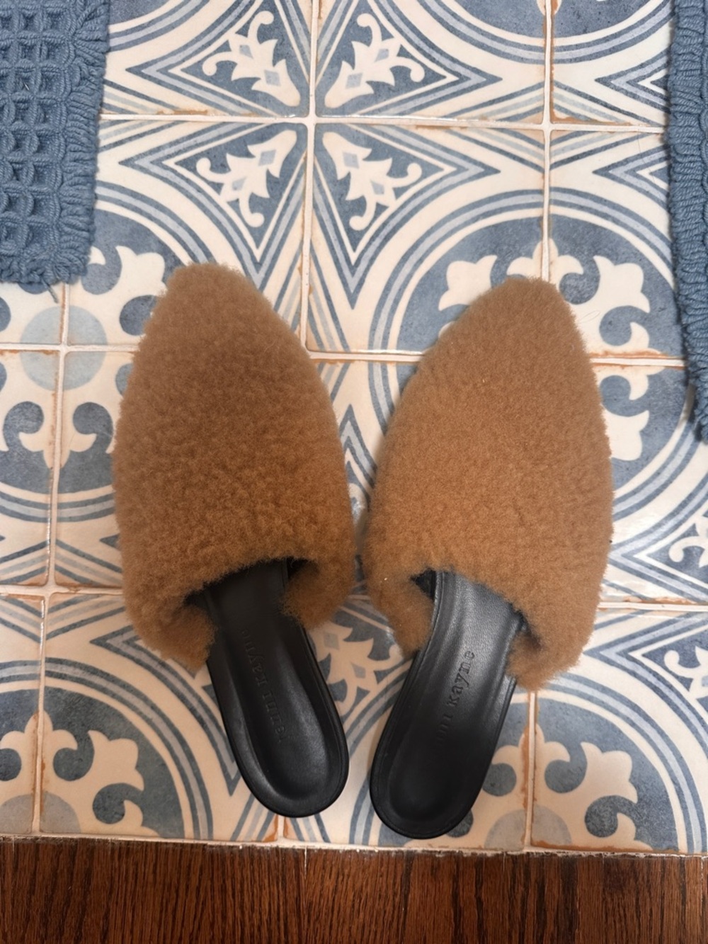 Jenni Kayne Camel Shearling Slip-On Mule - Picture 6 of 9